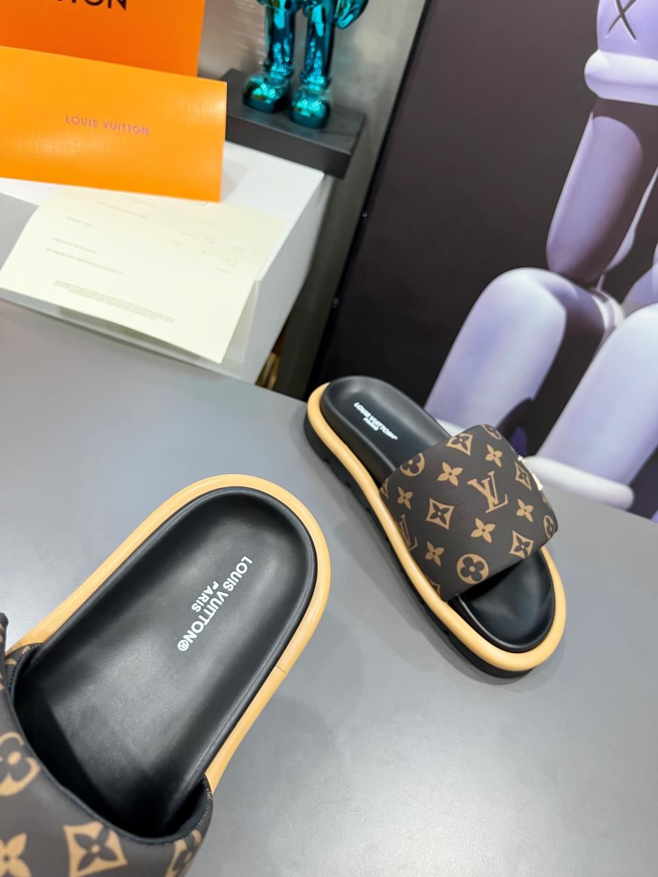 Louis Vuitton Slippers